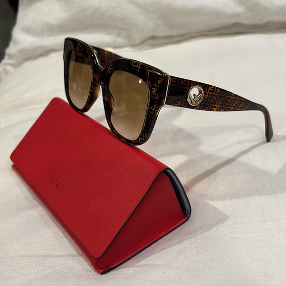 Fendi Sunglasses - Picture 3 of 10